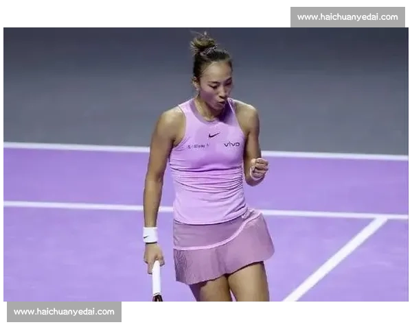 郑钦文晒温网装备：紫色战袍 + 定制战拍，草地战术升级剑指突破